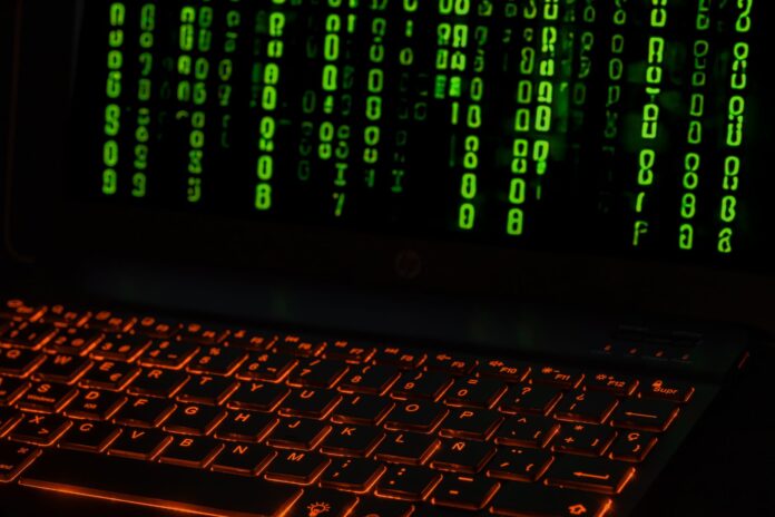 Co robią artyści, gdy program się zawiesza: błędy systemu jako źródło nowych efektów Co robią artyści, gdy program się zawiesza: błędy systemu jako źródło nowych efektów