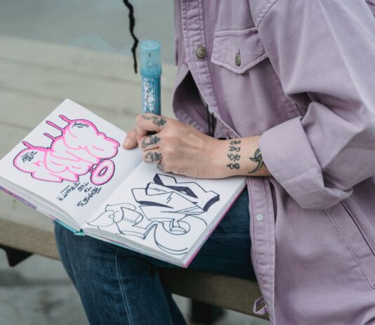 Blackbook do graffiti: jak prowadzić szkicownik i jakich markerów używać? Blackbook do graffiti: jak prowadzić szkicownik i jakich markerów używać?