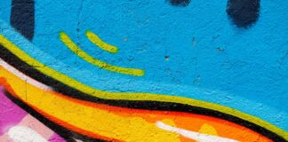 Jak dobrać kolory w graffiti? Koło barw i zasady tworzenia kontrastowego outlinu