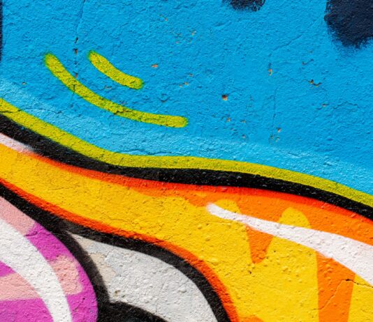 Jak dobrać kolory w graffiti? Koło barw i zasady tworzenia kontrastowego outlinu